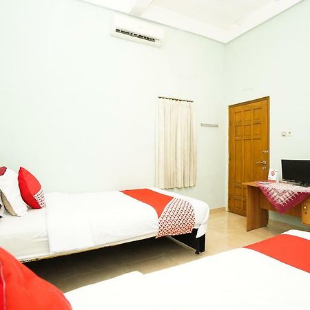 Kartika Syariah Homestay By Stayku Surabaya Exterior foto