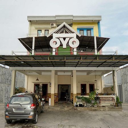 Kartika Syariah Homestay By Stayku Surabaya Exterior foto
