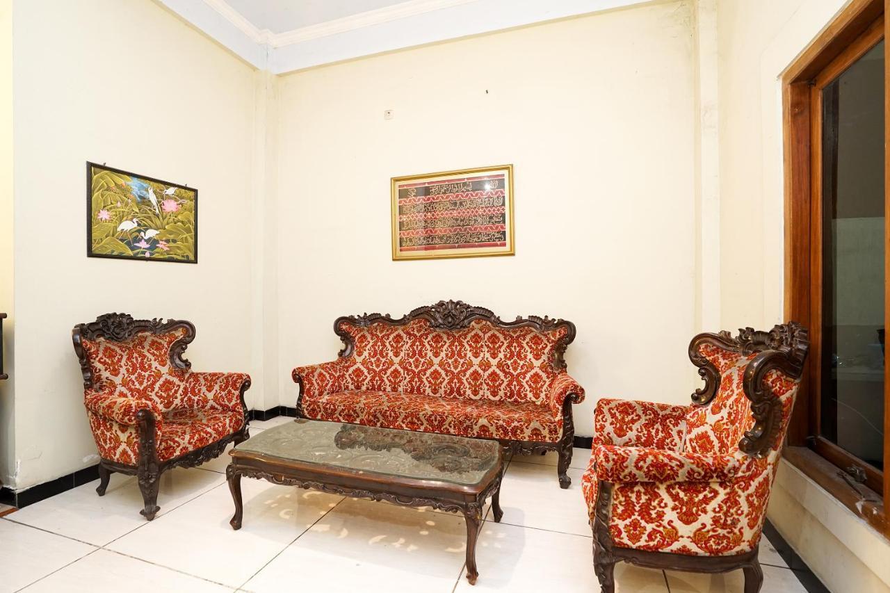 Kartika Syariah Homestay By Stayku Surabaya Exterior foto