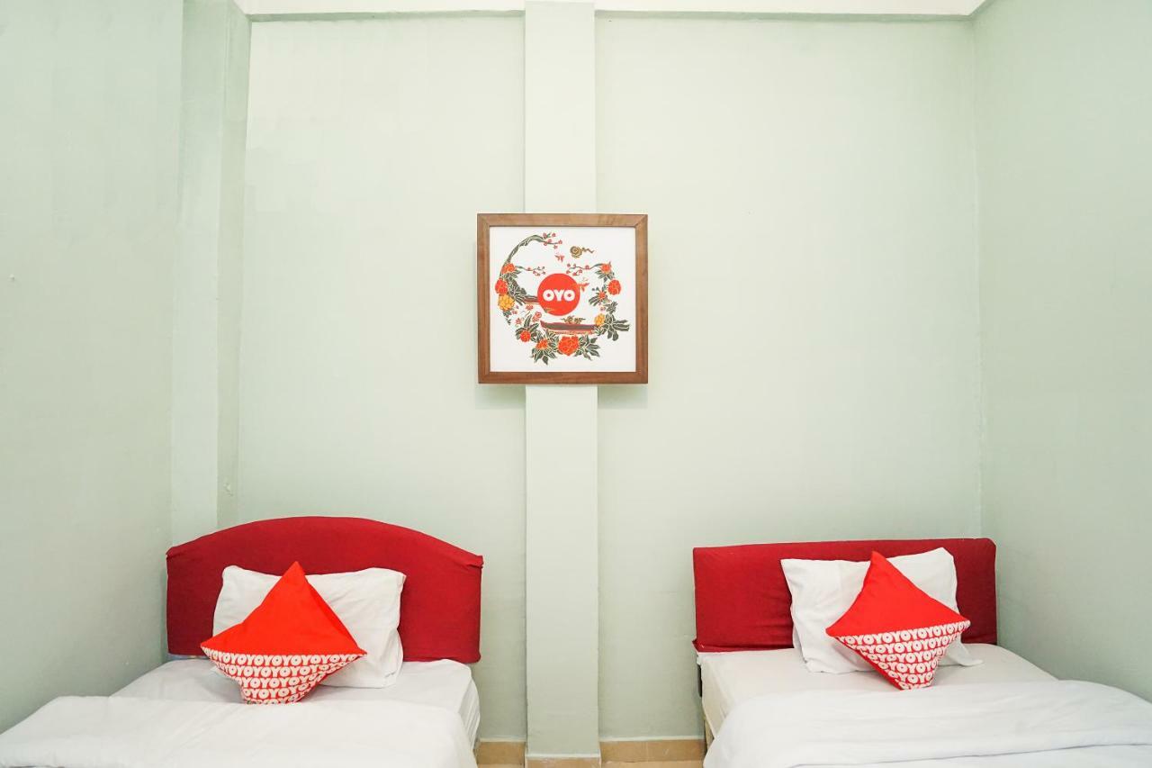 Kartika Syariah Homestay By Stayku Surabaya Exterior foto