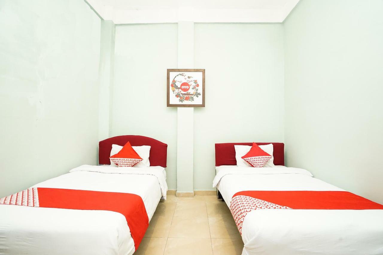 Kartika Syariah Homestay By Stayku Surabaya Exterior foto