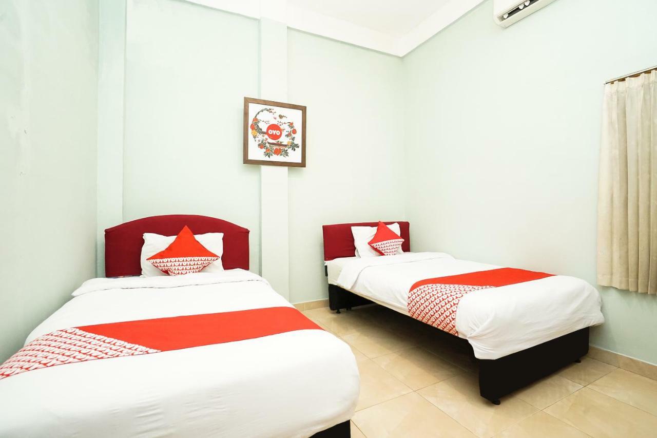 Kartika Syariah Homestay By Stayku Surabaya Exterior foto
