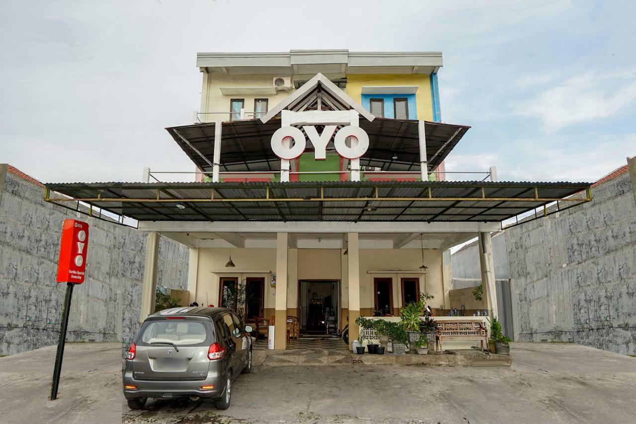 Kartika Syariah Homestay By Stayku Surabaya Exterior foto